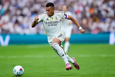 للعام الثاني على التوالي.. سر الشارات البنفسجية في لقاء ريال مدريد وإسبانيول